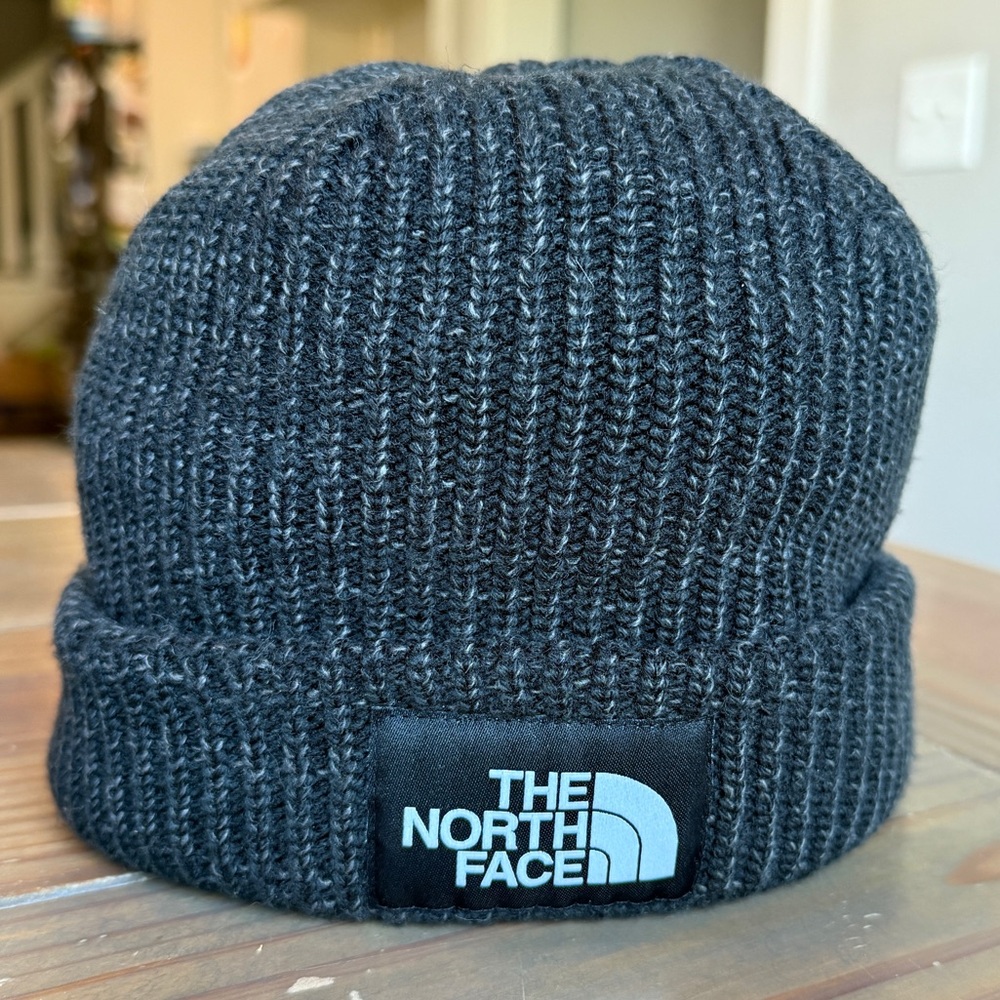 The North Face Unisex OS Gray Salty Lined Beanie Men's Women's Cable Knit Cuffed